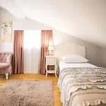 Villa Kontrada *