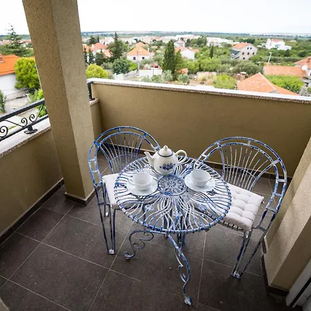 Kontrada Villa *