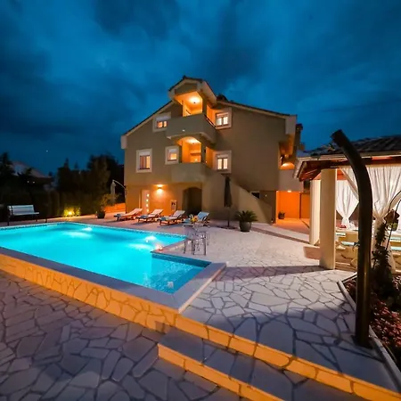 Kontrada Villa